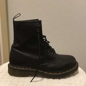 Dr. Martens black 1460 W size 7